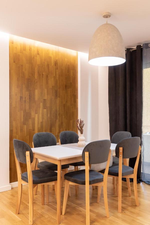 Exclusive 2 Bedrooms 公寓 *